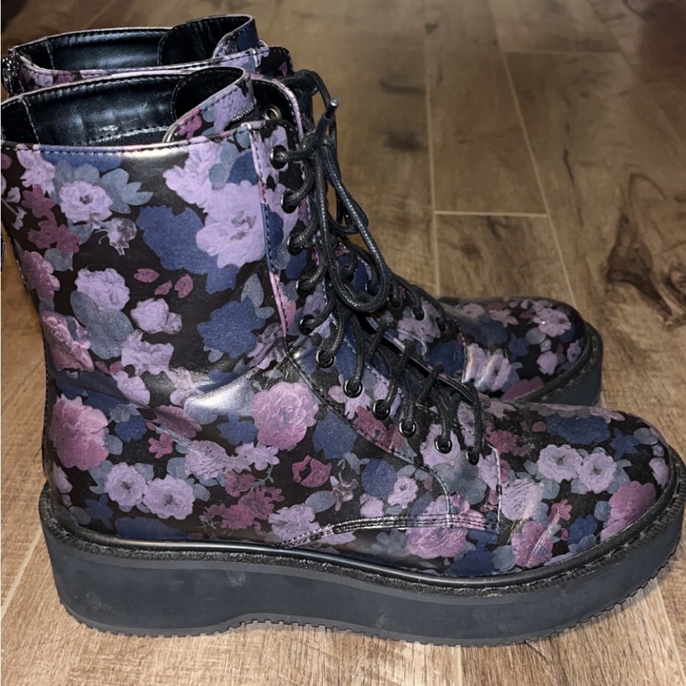 !!SOLD!! Kendall & Kylie Floral Combat Boots